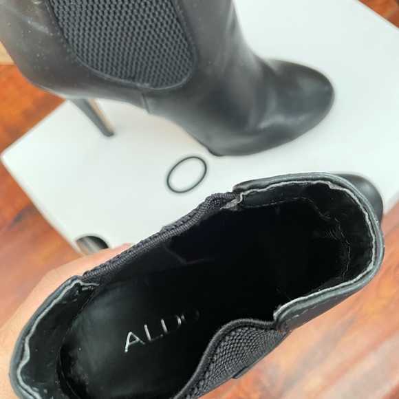 Black High Heeled Chelsea Boots - Picture 4 of 4